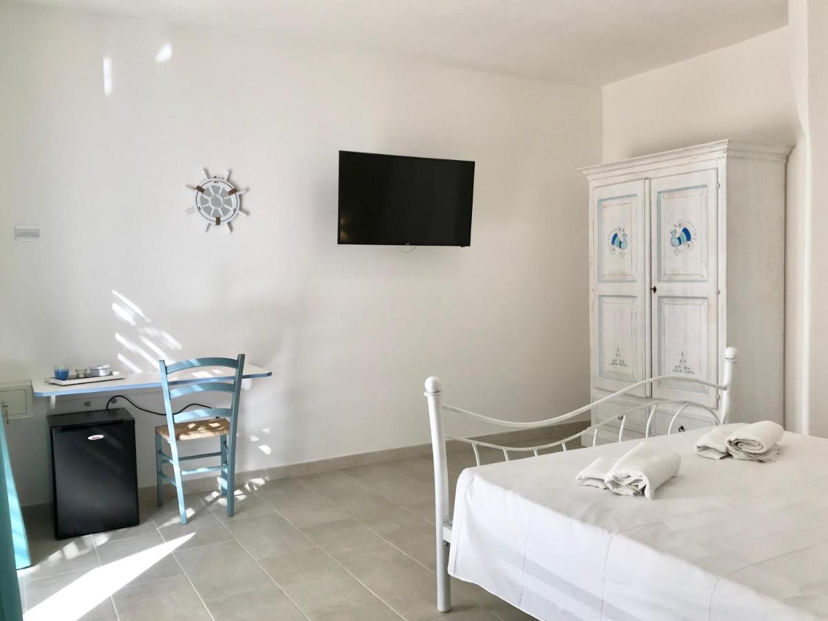 Angolo Mare Apartments & Rooms ポルト・ピノ エクステリア 写真