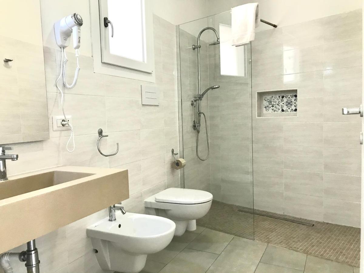 Angolo Mare Apartments & Rooms ポルト・ピノ エクステリア 写真