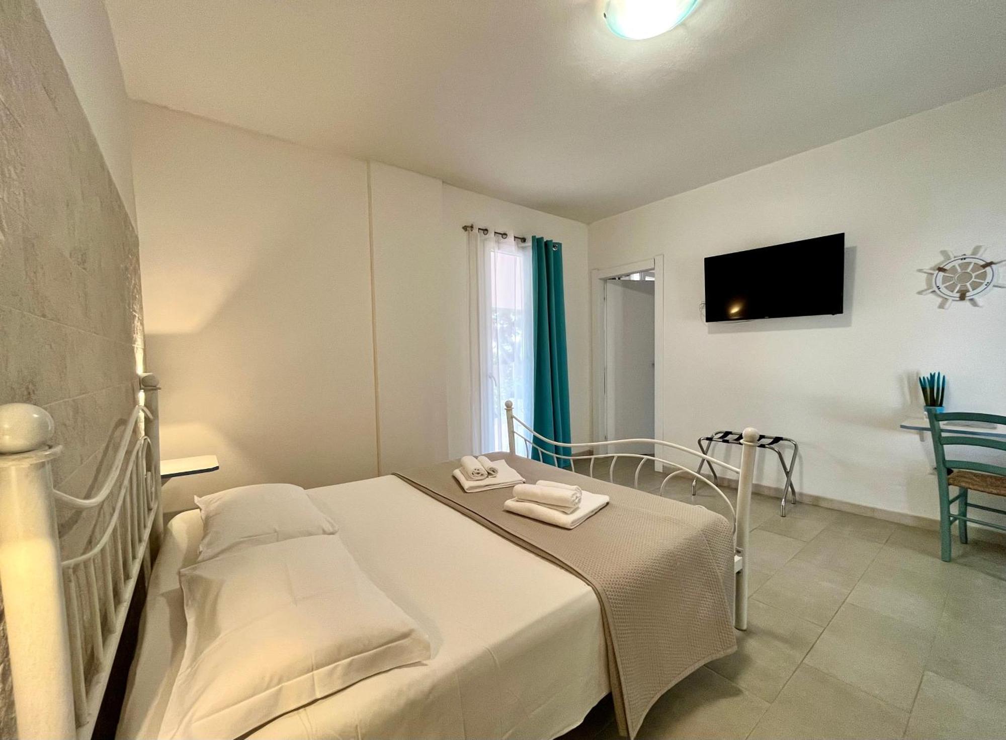 Angolo Mare Apartments & Rooms ポルト・ピノ エクステリア 写真