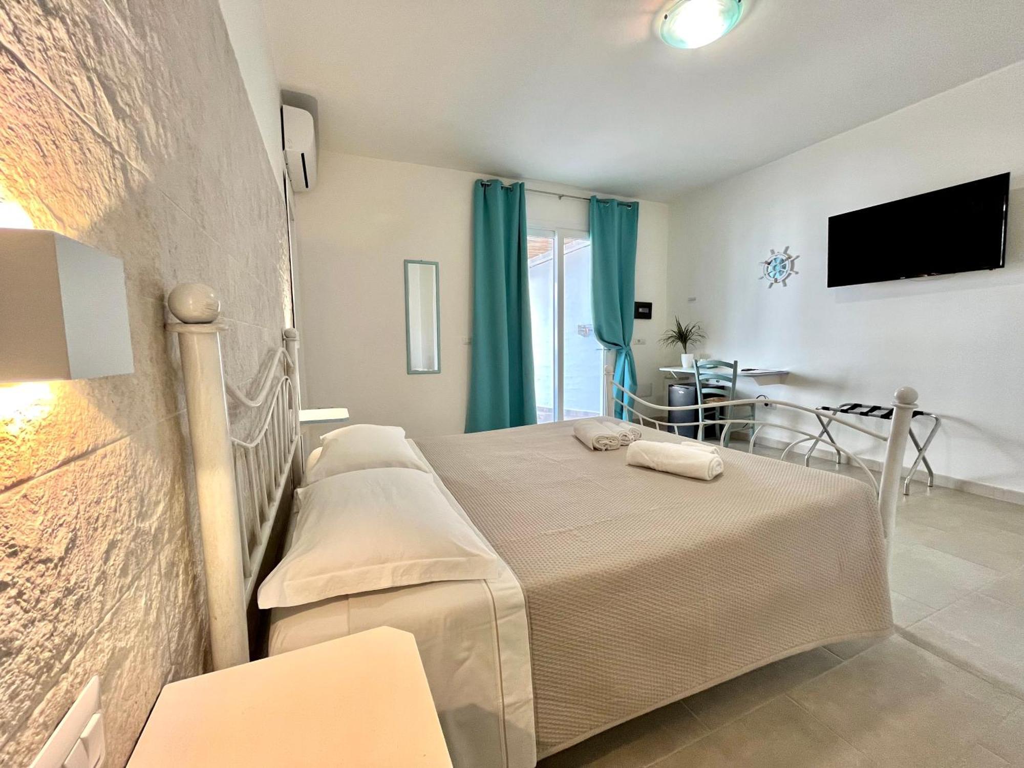 Angolo Mare Apartments & Rooms ポルト・ピノ エクステリア 写真