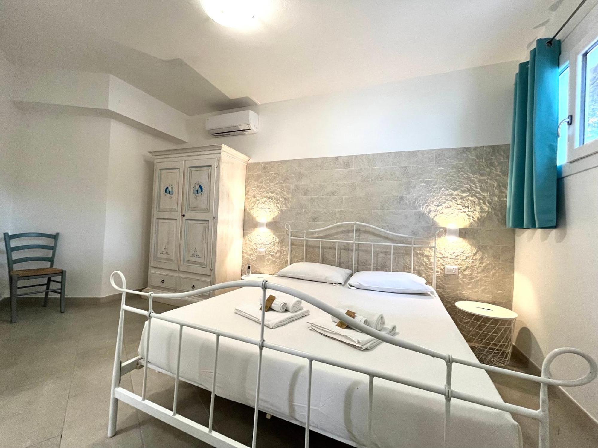 Angolo Mare Apartments & Rooms ポルト・ピノ エクステリア 写真
